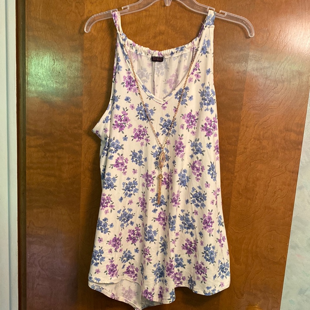 Size 2X tank with jewelry